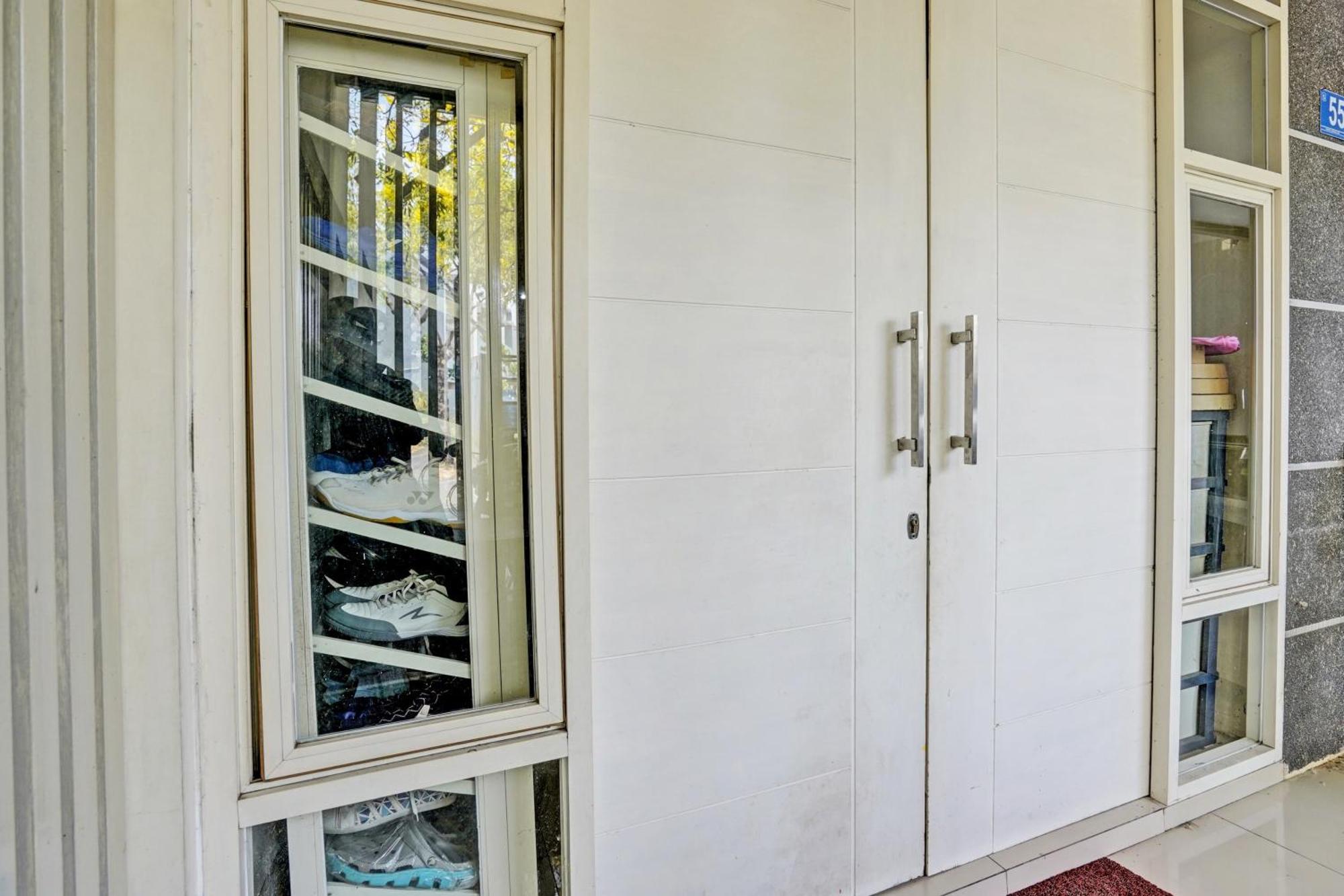 Oyo 93112 Garden Homestay 3 Merlion Surabaya Exterior foto