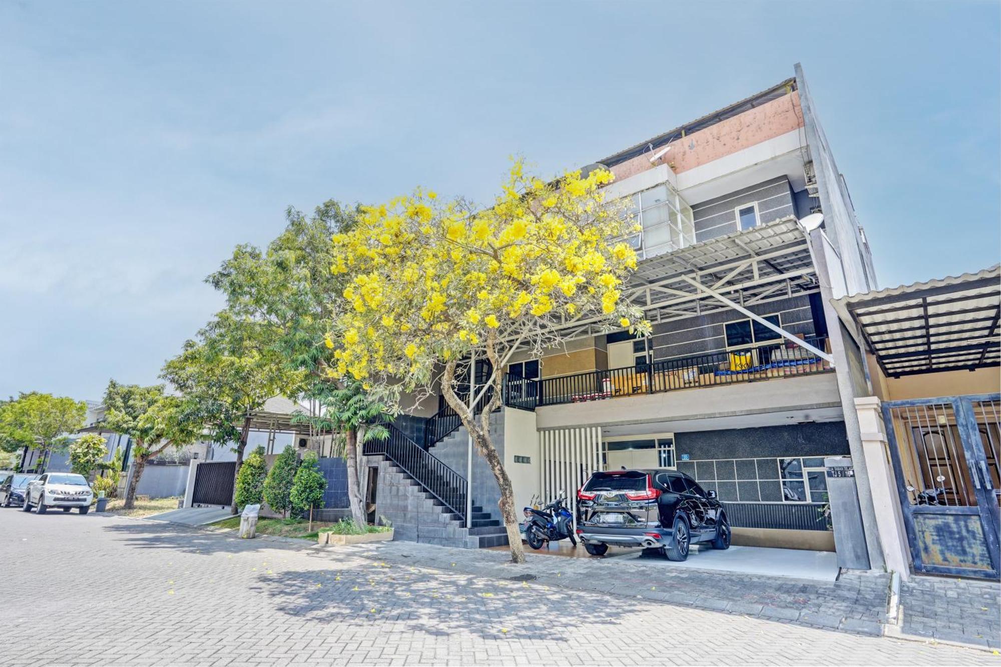 Oyo 93112 Garden Homestay 3 Merlion Surabaya Exterior foto